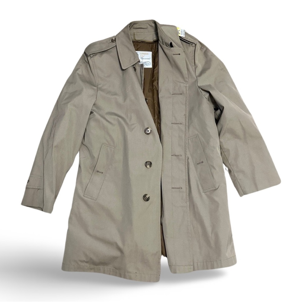 Vintage Tan authentic London Fog Maincoat.